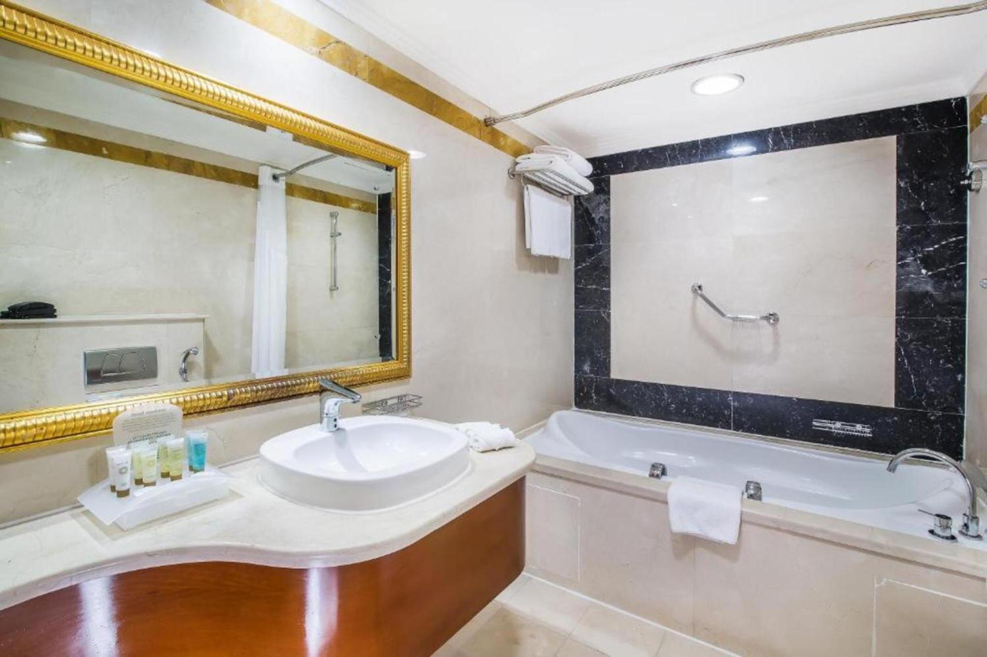 Sunday International Hotel