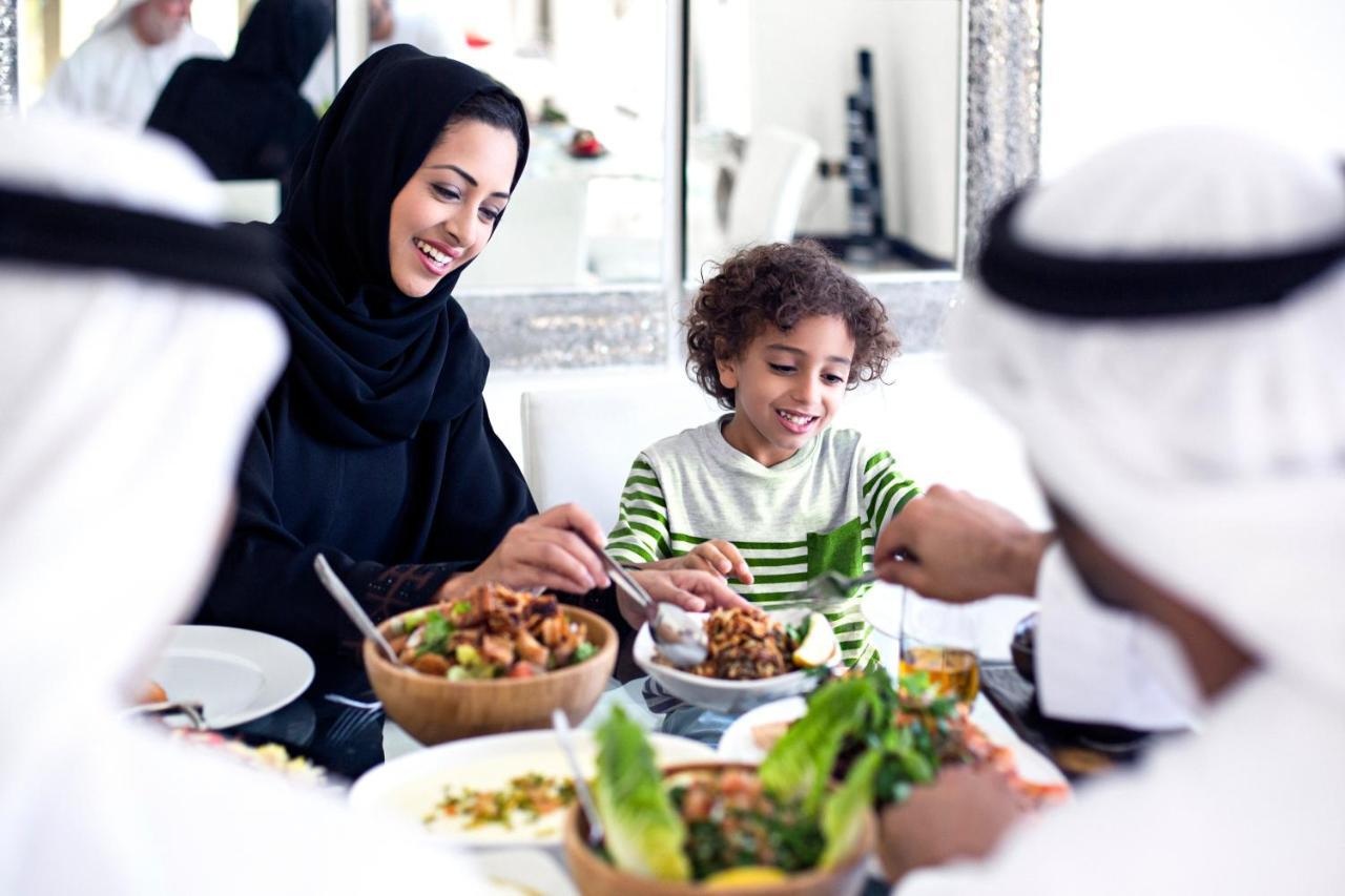هوليدي ان بر 4* دبي